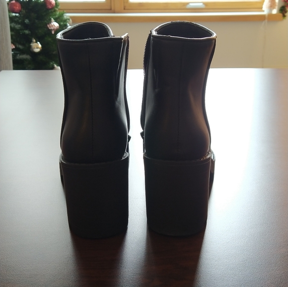 Alex Bootie Lug Sole Black Leather Slip on - Picture 4 of 7